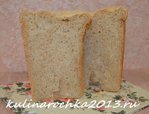Після охолодження, хліб я зазвичай розрізаю відразу навпіл і видно який він виходить структурний, ноздрястий, з добре розподіленої пшеничного крупою всередині