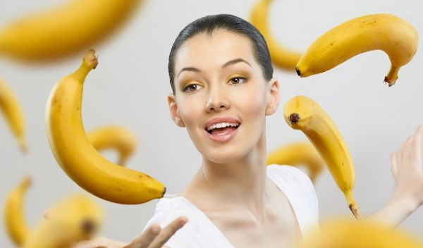 Косметологи вже давно оцінили корисні властивості банана і рекомендують готувати вдома маски з цієї ягоди при найрізноманітніших проблемах зі шкірою